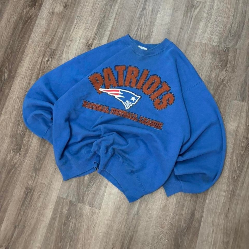 Vintage 90's New England Patriots blue crewneck sweatshirt